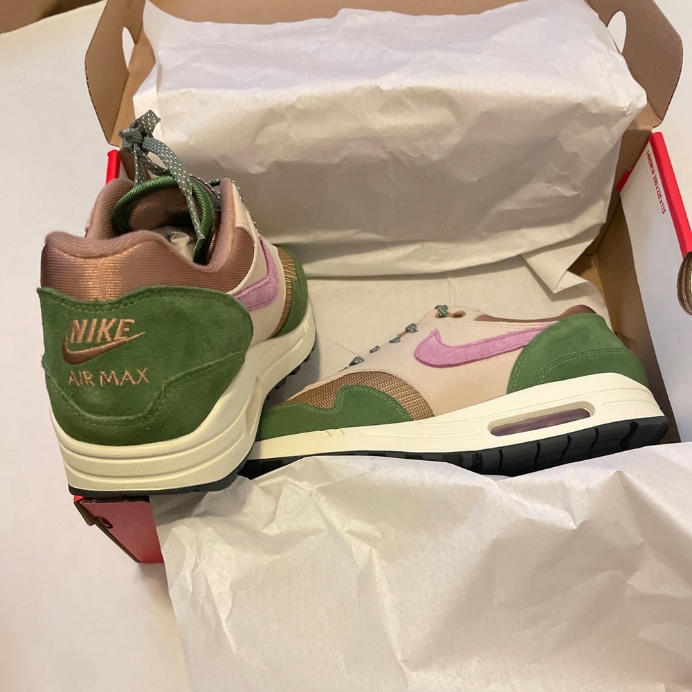 NIKE MENS AIR MAX 1 NH TREELINE SIZE 9.5. Worn once.